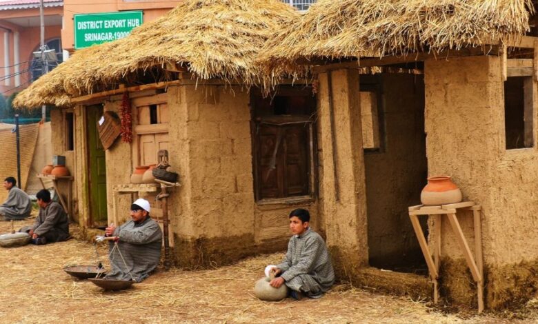 Kashmiri child being warned about Khukh cultural fear