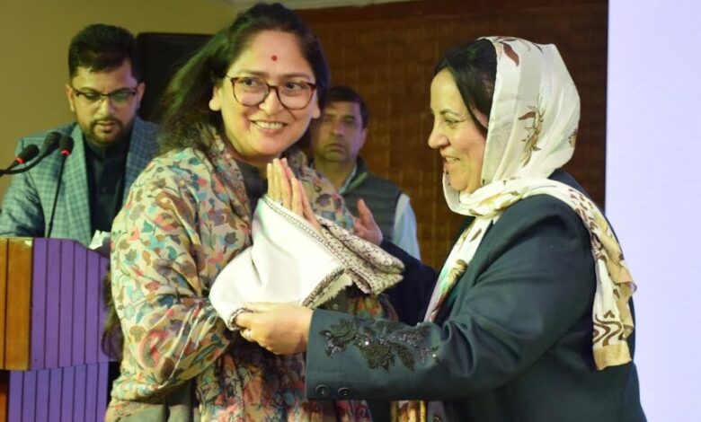 Sakeena Itoo Briefs Parliamentary Panel on Education Reforms in Jammu and Kashmir