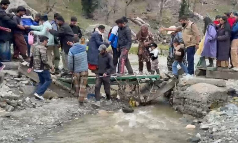 Unsafe Bridge at Thajwas Raises Safety Concerns for Tourists in Sonamarg