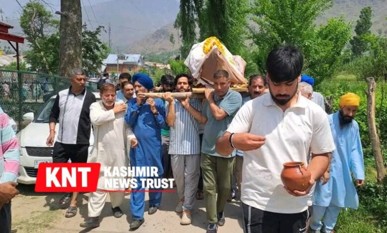 Muslims, Sikhs Join Last Rites of Elderly Pandit Woman in Tral Village