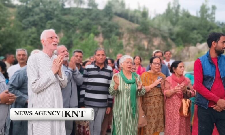 After 36 Years, Kashmiri Pandits Return to Beerwah; Warmly Received by Local Muslims